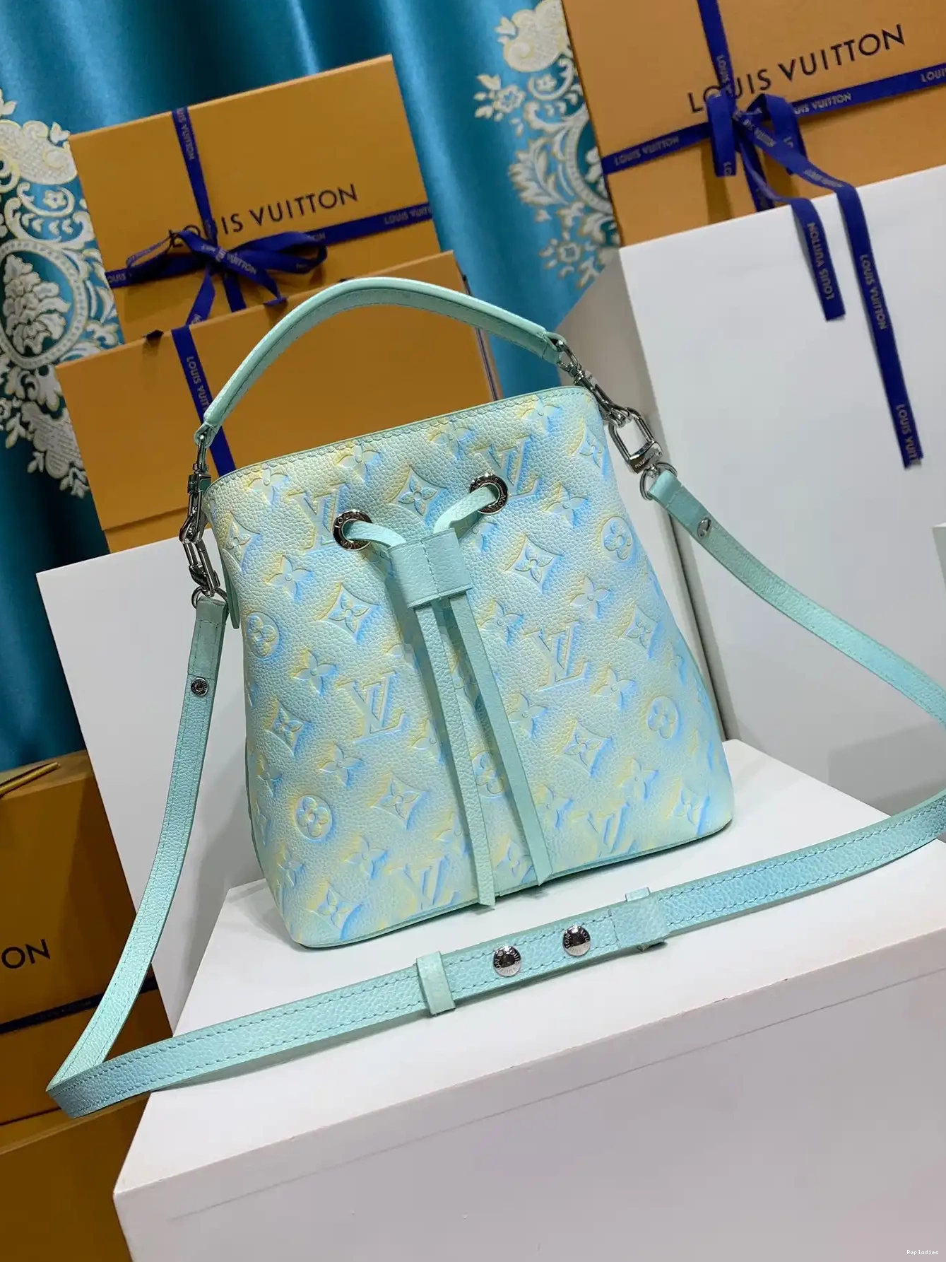 Fake Louis Bags NÉONOÉ LOUIS VUITTON BB 0704